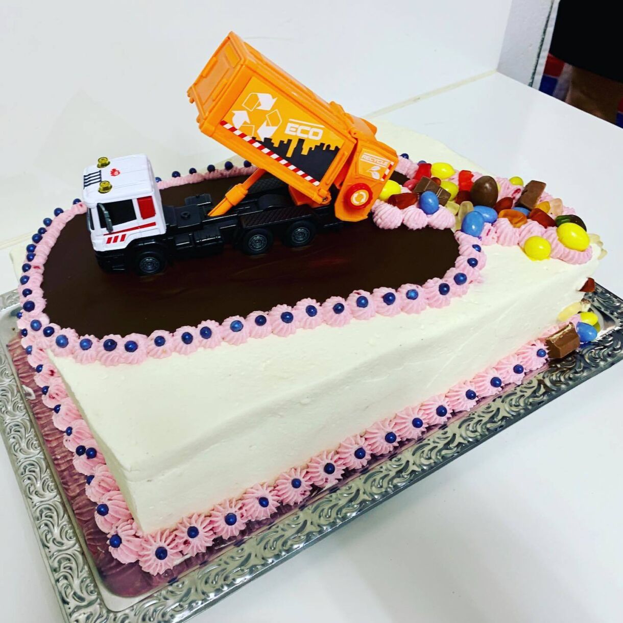 68969298 3698445706847867 4268386198671589376 O